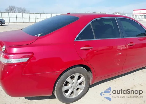 2011 Toyota Camry Le z USA, uszkodzony, nr VIN 4T4BF3EK1BR210039